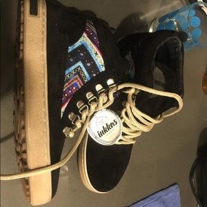 Inkkas Coyote Camping Boot, never worn. W6, M4